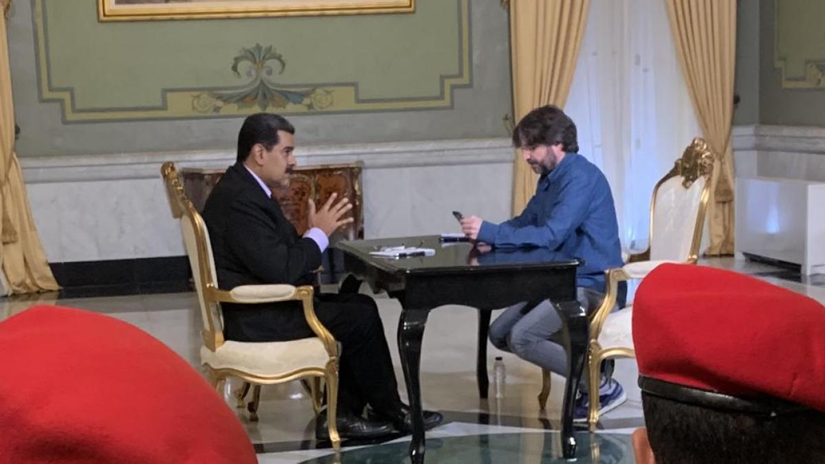 Nicol&aacute;s Maduro y Jordi &Eacute;vole.
