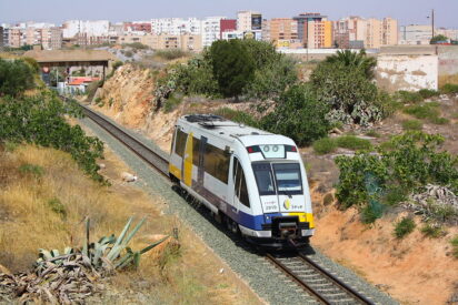 Otro accidente ferroviario en Cartagena: un tren colisiona con una gr&uacute;a y hay varios heridos leves