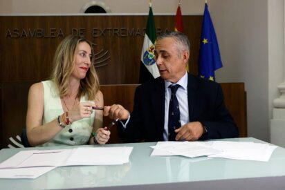 Mar&iacute;a Guardiola (PP) y &Aacute;ngel Pelayo Gordillo (VOX)