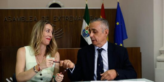 Mar&iacute;a Guardiola (PP) y &Aacute;ngel Pelayo Gordillo (VOX)