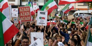 La dictadura iran&iacute; reprime a sangre y fuego a los opositores: al menos 45 asesinados y m&aacute;s de 2.000 detenidos
