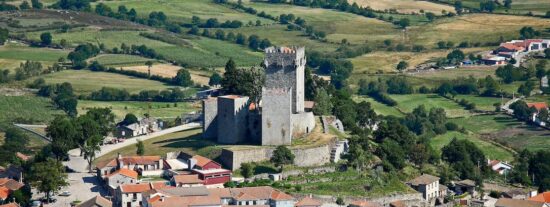 Este castillo medieval vigila uno de los &uacute;ltimos refugios naturales de Portugal y est&aacute; junto a Espa&ntilde;a