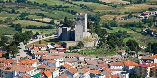 Este castillo medieval vigila uno de los &uacute;ltimos refugios naturales de Portugal y est&aacute; junto a Espa&ntilde;a