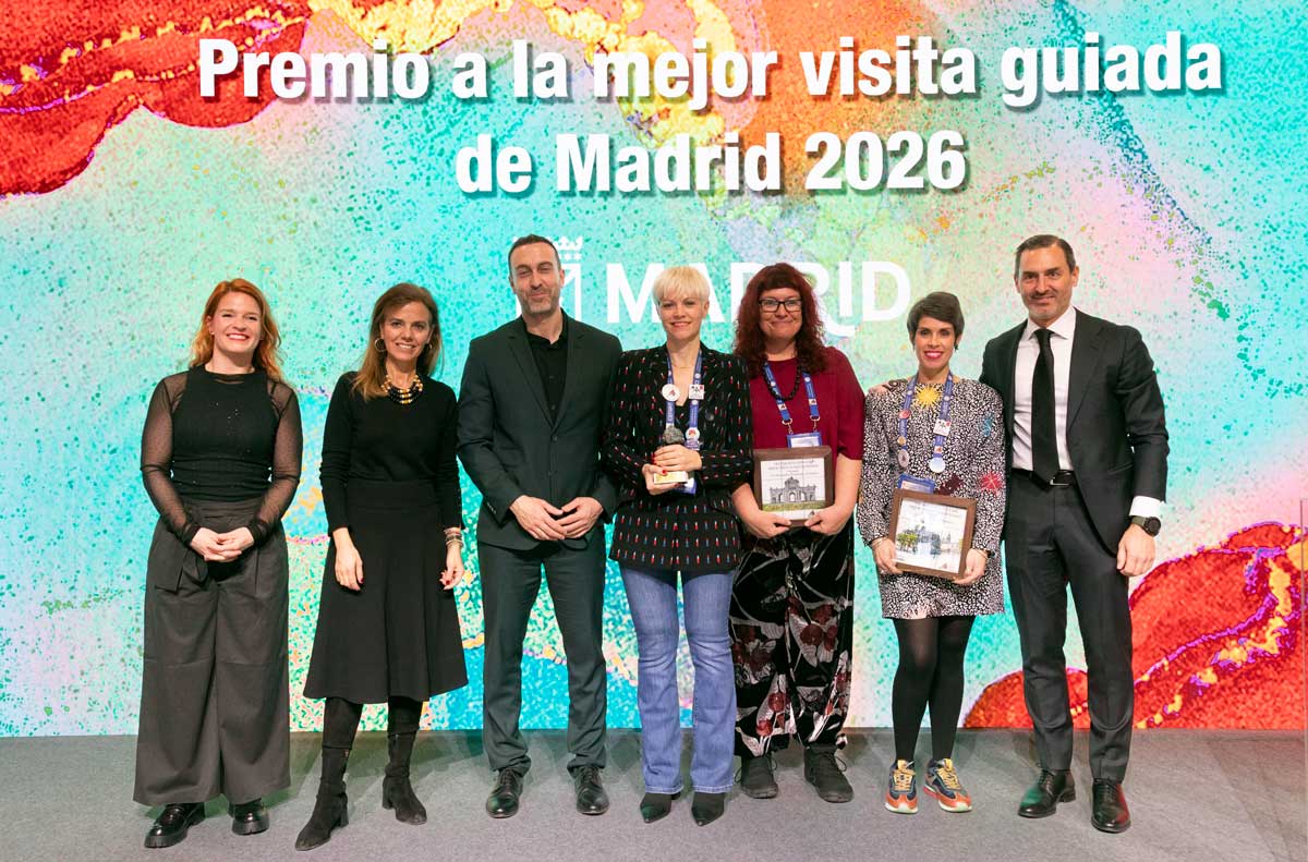 Ma&iacute;llo entrega el premio a la Mejor Visita Guiada de Madrid 2026 a la ruta &lsquo;La Casa de Campo&rsquo; de Tatiana Rexa