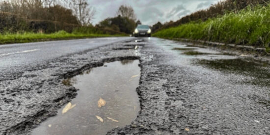 Baches en las carreteras