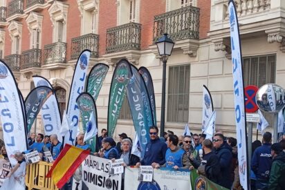 Polic&iacute;as y guardias civiles exigen la dimisi&oacute;n de Marlaska ante el Ministerio del Interior