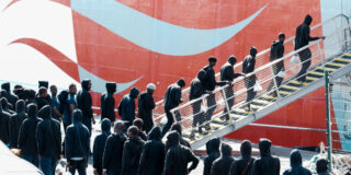 Los inmigrantes ilegales de la regularizci&oacute;n masiva de S&aacute;nchez tienen la posibilidad de cambiar de nombre y sexo durante el proceso