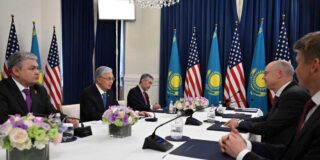 Kassym-Jomart Tokayev impulsa en Estados Unidos la agenda econ&oacute;mica de Kazajist&aacute;n