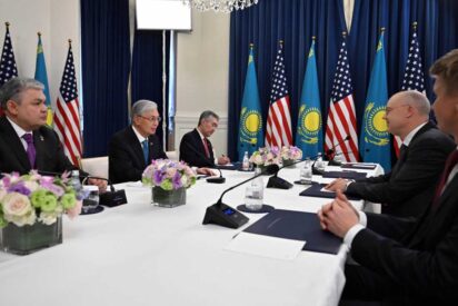 Kassym-Jomart Tokayev impulsa en Estados Unidos la agenda econ&oacute;mica de Kazajist&aacute;n