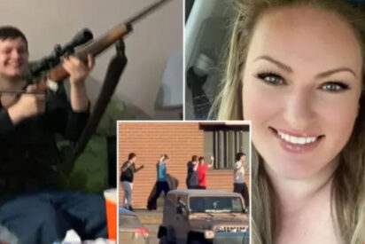 La transexual Dwayne McDonald, su madre y algunos estudiantes