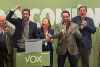 Nolasco con militantes de VOX en Aragón