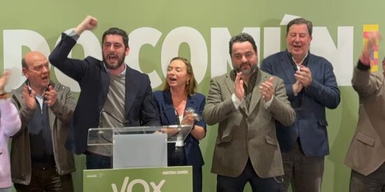 Nolasco con militantes de VOX en Aragón