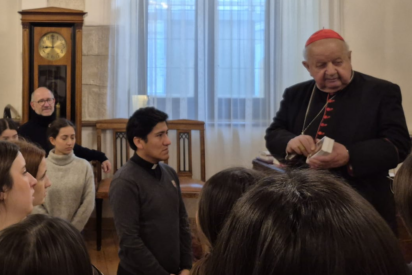 Alumnos de Bachillerato del Colegio Juan Pablo II de Parla, recibidos en Cracovia por el cardenal Dziwisz