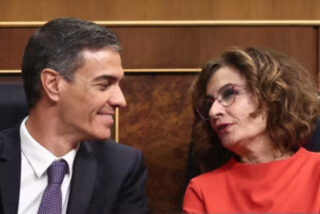 Pedro Sánchez, y la vicepresidenta primera y ministra de Hacienda, María Jesús Montero,