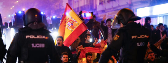 Pol&iacute;c&iacute;a, Patria, Bandera, Manifestaci&oacute;n