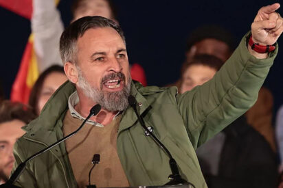 Abascal pone el grito en el cielo contra S&aacute;nchez por enfrentarnos deliberadamente a Trump