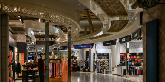 Young Promotion impulsa activaciones en aeropuertos con estructura internacional y resultados medibles