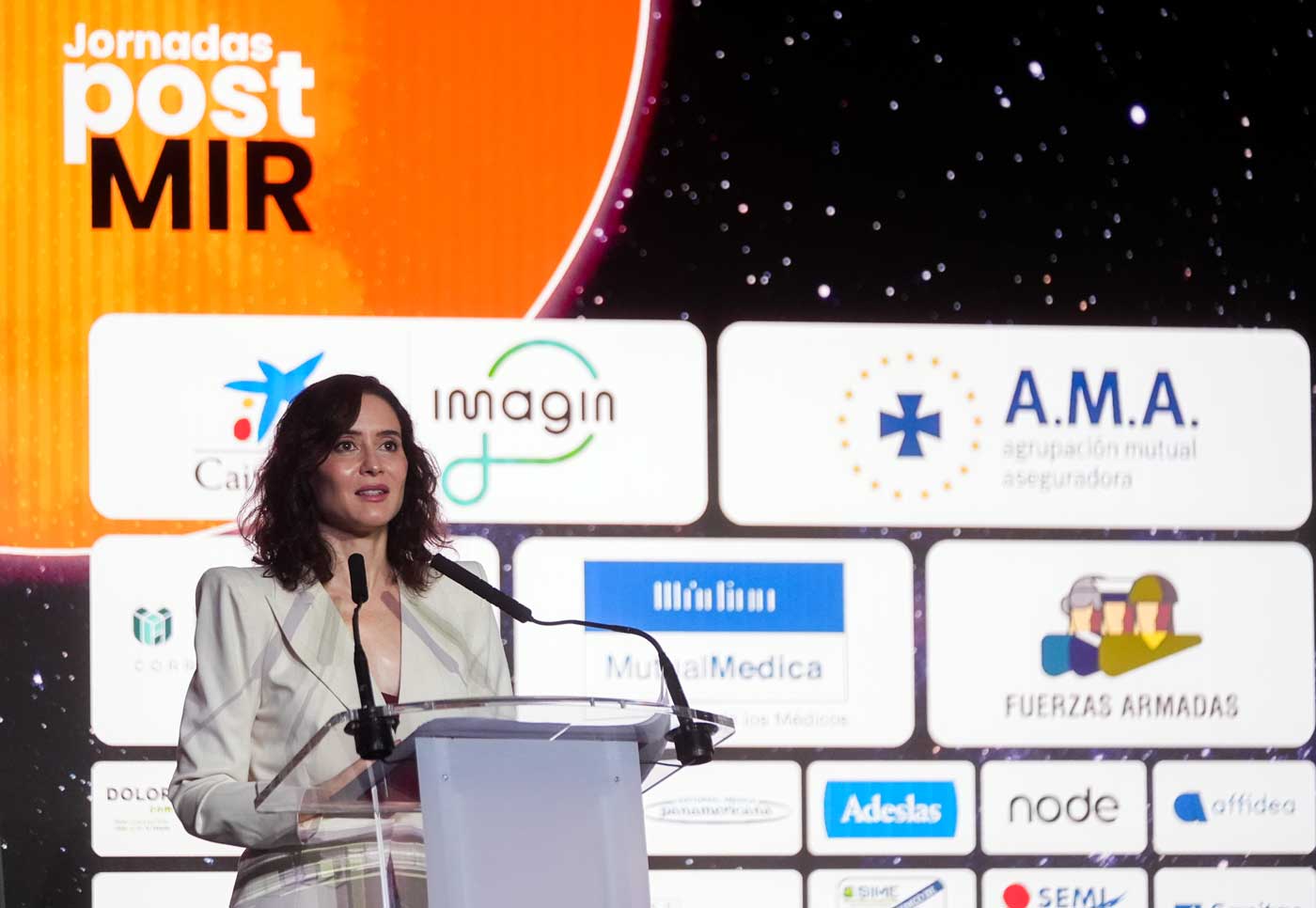 Ayuso anima a los futuros m&eacute;dicos y enfermeros a formarse en Madrid: &ldquo;Os esperamos con los brazos abiertos&rdquo;