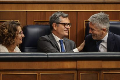  La vicepresidenta primera y ministra de Hacienda, Mar&iacute;a Jes&uacute;s Montero; el ministro para la Presidencia, Relaciones con las Cortes y Justicia, F&eacute;lix Bola&ntilde;os y el ministro de Interior, Fernando Grande-Marlaska, durante una sesi&oacute;n de control al Gobierno en el Congreso de los Diputados