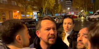 Pablo Iglesias 'pierde los papeles' e intenta agredir al reportero Vito Quiles