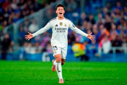 Un 'zambombazo' de G&uuml;ler, a 68 metros de la porter&iacute;a del Elche, pone en pie al Bernab&eacute;u