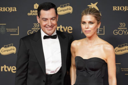 El presidente de la Junta de Andalucía, Juanma Moreno y Manuela Villena