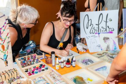 Una incubadora en Valencia impulsa a mujeres migrantes a crear sus propios medios de vida