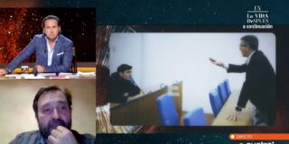 Javier Liz&oacute;n, junto a Iker Jim&eacute;nez, valorando el incidente entre Patxi L&oacute;pez y Vito Quiles.