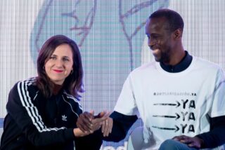 La secretaria general de Podemos, Ione Belarra, y su secretario de antirracismo, el mantero Mbayé