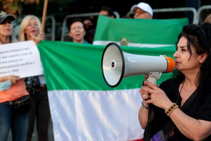 Nilfar Saberi durante una protesta en España contra la apresión de las mujeres en Irán