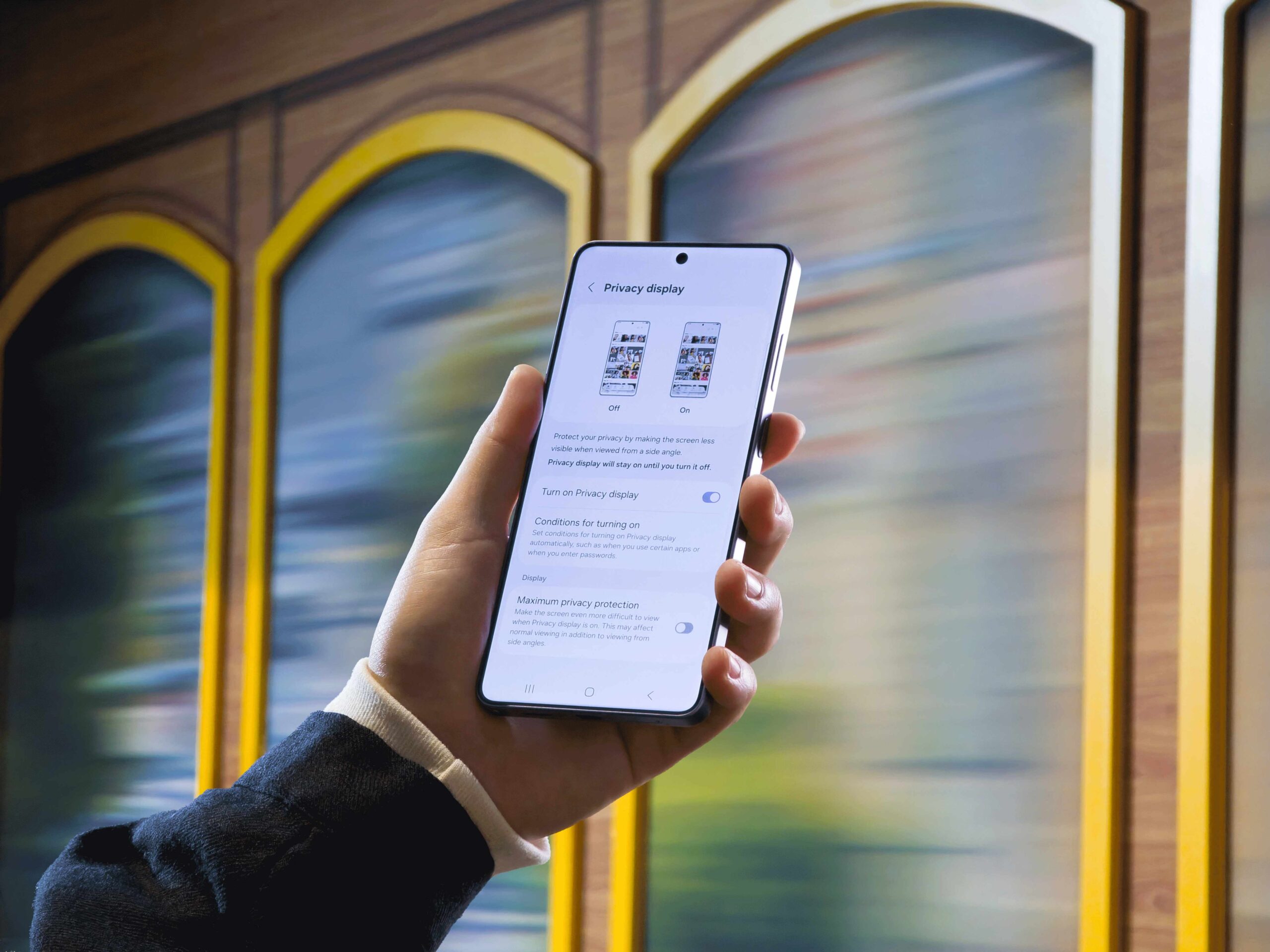 La nueva ansiedad digital: 8 de cada 10 espa&ntilde;oles temen que alguien mire su pantalla en p&uacute;blico