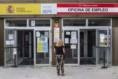 Casi 1 mill&oacute;n de personas cobran paro sin haber cotizado previamente a la Seguridad Social