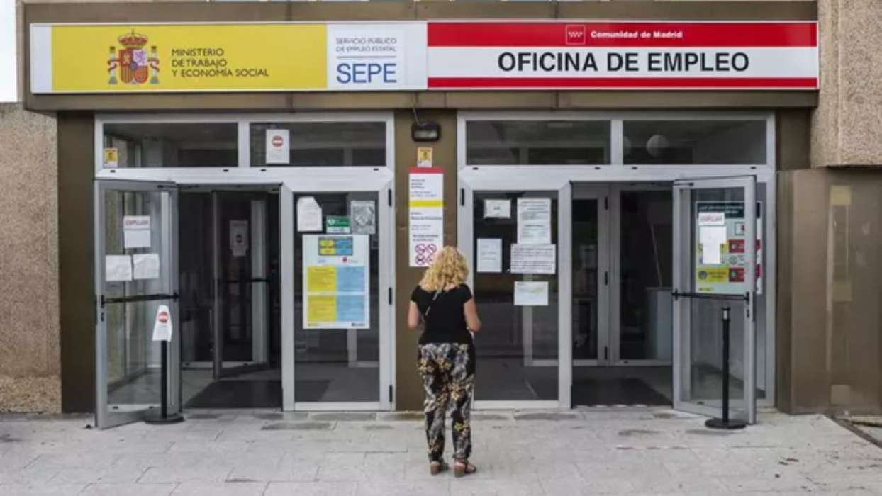 Casi 1 mill&oacute;n de personas cobran paro sin haber cotizado previamente a la Seguridad Social