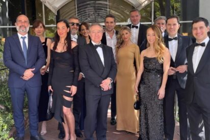 Yolanda Díaz, en los Oscar, con el equipo directivo de Movistar+