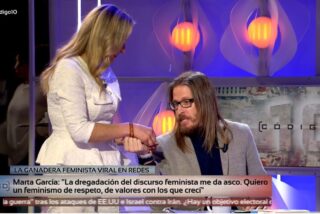 La ganadera &lsquo;azota-podemitas&rsquo; se levanta del plat&oacute; y sorprende a todos con un regalo a Pablo Fern&aacute;ndez