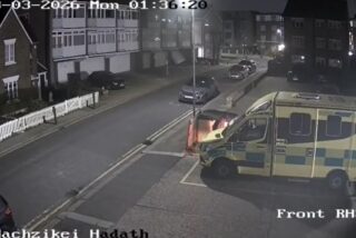 Incendian ambulancias jud&iacute;as en Londres en claro ataque de odio antisemita