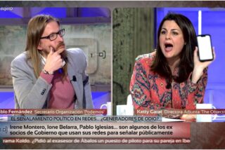 Ketty Garat, directora adjunta de 'The Objective', en el plat&oacute; de 'C&oacute;digo 10' (Cuatro)