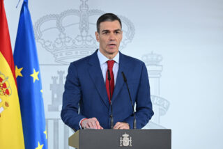 Lluvia de palos al &lsquo;cat&oacute;lico&rsquo; Pedro S&aacute;nchez: &laquo;Te importamos una soberana...&raquo;