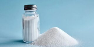 Un libro pol&eacute;mico aconseja consumir m&aacute;s sal