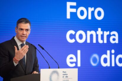 El presidente del Gobierno, Pedro S&aacute;nchez, durante la primera Cumbre Internacional contra el Odio, en la Galer&iacute;a de Colecciones Reales