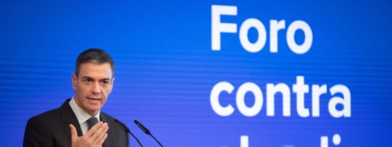 El presidente del Gobierno, Pedro S&aacute;nchez, durante la primera Cumbre Internacional contra el Odio, en la Galer&iacute;a de Colecciones Reales