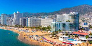 Acapulco se reconstruye y busca recuperar su brillo tras el golpe del Hurac&aacute;n Otis