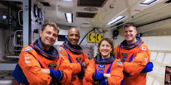 Reid Wiseman, Victor Glover, Christina Koch y Jeremy Hansen