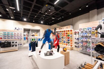 Sports Emotion abre en el Boulevard de Vitoria las mayores tiendas de f&uacute;tbol y baloncesto de la ciudad