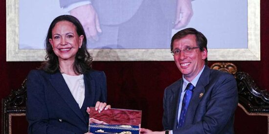 Mar&iacute;a Corina Machado recibe la 'Llave de Oro de Madrid' y lanza un mensaje de retorno y desaf&iacute;o al chavismo