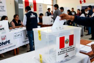 27 millones de peruanos enfrentan la jornada m&aacute;s compleja de su historia democr&aacute;tica