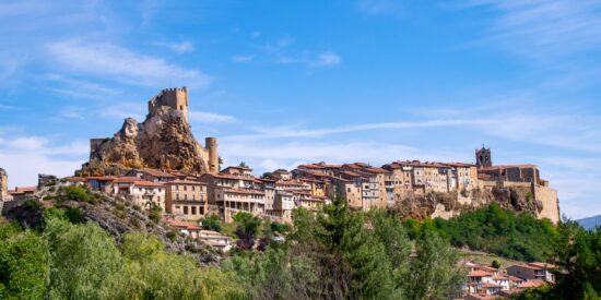 Encuentra casas baratas a la venta en estos 5 pueblos medievales con encanto