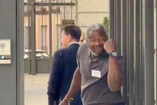 Bertrand Ndongo entrando en el Congreso.