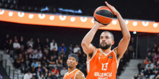 Valencia Basket hace historia en Atenas y fuerza el todo o nada en casa