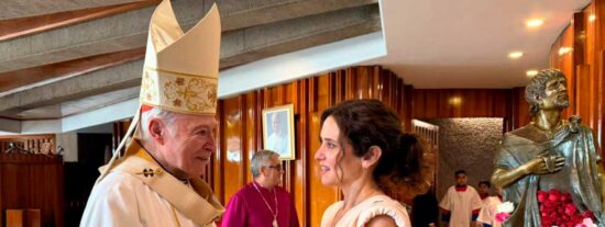 Ayuso rinde homenaje a la Virgen de Guadalupe en M&eacute;xico